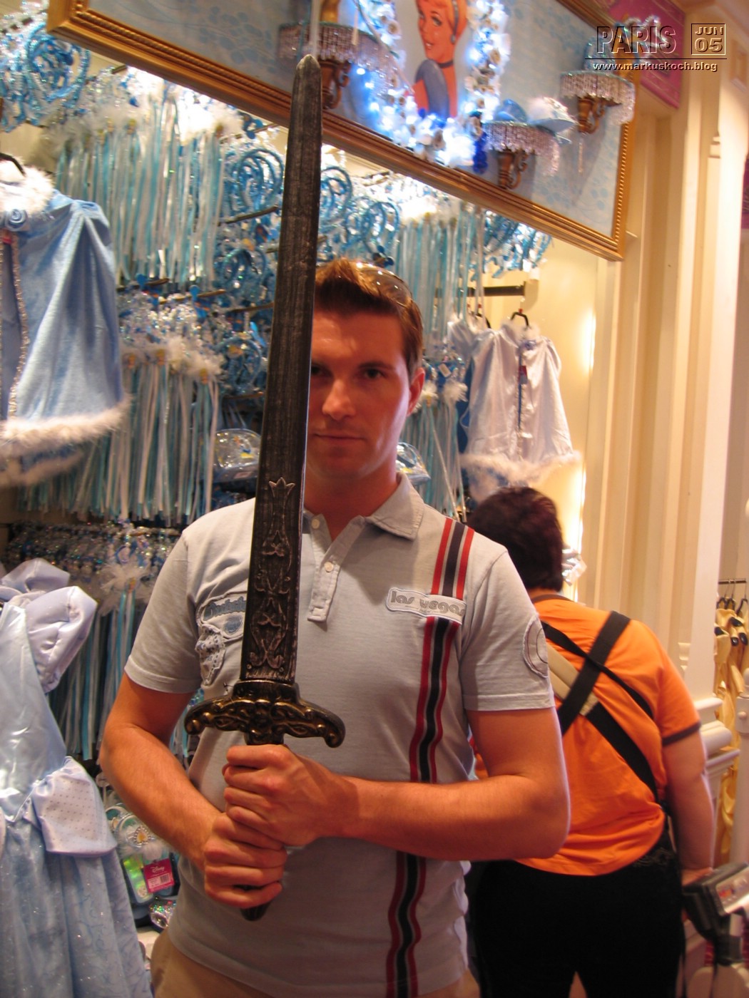 050617-20_paris_disneyworld__mk318